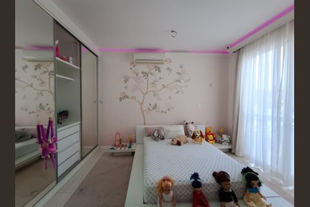 Casa de condomínio à venda com 600m², 4 quartos e 9 vagas Casa de condomínio à venda com 600m², 4 quartos e 9 vagasQuarto