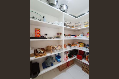 Casa de condomínio à venda com 600m², 4 quartos e 9 vagas Casa de condomínio à venda com 600m², 4 quartos e 9 vagasDespensa