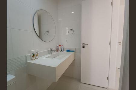 Casa de condomínio à venda com 600m², 4 quartos e 9 vagas Casa de condomínio à venda com 600m², 4 quartos e 9 vagasBanheiro