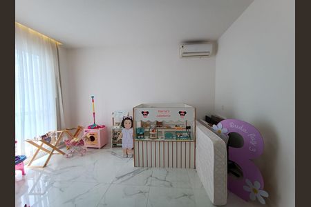 Casa de condomínio à venda com 600m², 4 quartos e 9 vagas Casa de condomínio à venda com 600m², 4 quartos e 9 vagasQuarto