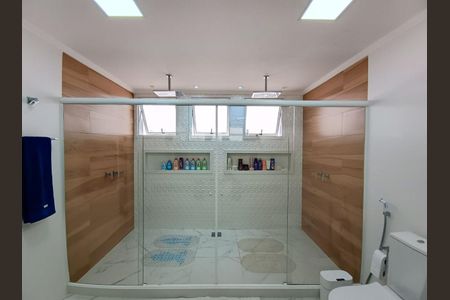 Casa de condomínio à venda com 600m², 4 quartos e 9 vagas Casa de condomínio à venda com 600m², 4 quartos e 9 vagasBanheiro