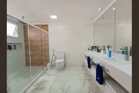 Casa de condomínio à venda com 600m², 4 quartos e 9 vagas Casa de condomínio à venda com 600m², 4 quartos e 9 vagasBanheiro