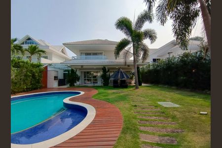 Casa de condomínio à venda com 600m², 4 quartos e 9 vagas Casa de condomínio à venda com 600m², 4 quartos e 9 vagasQuintal