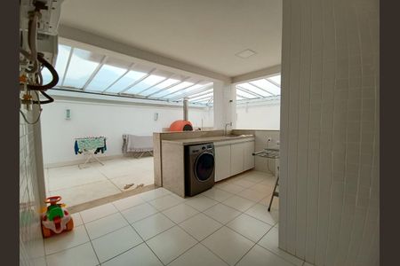 Casa de condomínio à venda com 600m², 4 quartos e 9 vagas Casa de condomínio à venda com 600m², 4 quartos e 9 vagasLavanderia