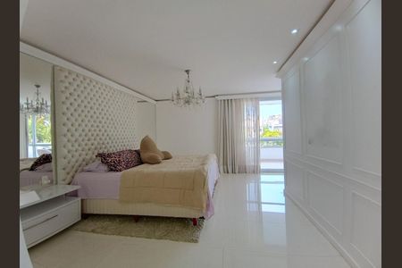 Casa de condomínio à venda com 600m², 4 quartos e 9 vagas Casa de condomínio à venda com 600m², 4 quartos e 9 vagasQuarto