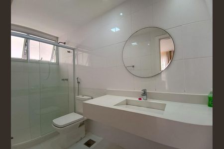 Casa de condomínio à venda com 600m², 4 quartos e 9 vagas Casa de condomínio à venda com 600m², 4 quartos e 9 vagasBanheiro