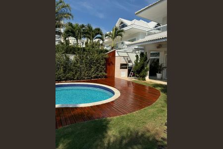 Casa de condomínio à venda com 600m², 4 quartos e 9 vagas Casa de condomínio à venda com 600m², 4 quartos e 9 vagasPiscina