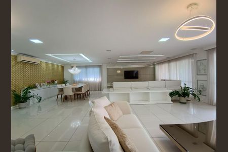 Casa de condomínio à venda com 600m², 4 quartos e 9 vagas Casa de condomínio à venda com 600m², 4 quartos e 9 vagasSala