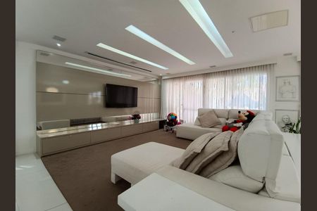 Casa de condomínio à venda com 600m², 4 quartos e 9 vagas Casa de condomínio à venda com 600m², 4 quartos e 9 vagasSala