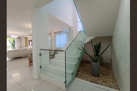 Casa de condomínio à venda com 600m², 4 quartos e 9 vagas Casa de condomínio à venda com 600m², 4 quartos e 9 vagasSala