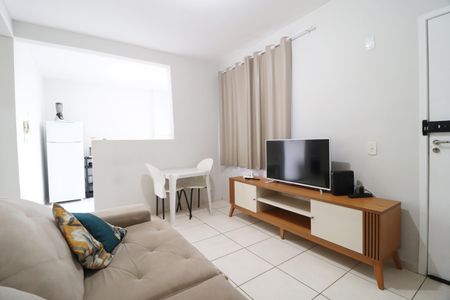 Sala de apartamento para alugar com 2 quartos, 47m² em Gávea, Uberlândia