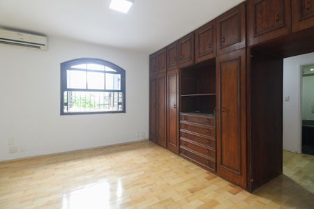Casa para alugar com 350m², 3 quartos e 4 vagas Casa para alugar com 350m², 3 quartos e 4 vagasSuíte
