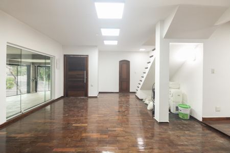 Casa para alugar com 350m², 3 quartos e 4 vagas Casa para alugar com 350m², 3 quartos e 4 vagasSala