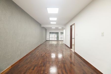 Casa para alugar com 350m², 3 quartos e 4 vagas Casa para alugar com 350m², 3 quartos e 4 vagasSala