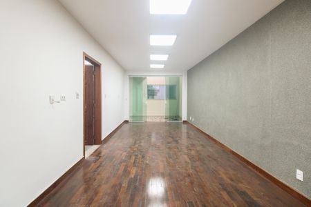 Casa para alugar com 350m², 3 quartos e 4 vagas Casa para alugar com 350m², 3 quartos e 4 vagasSala