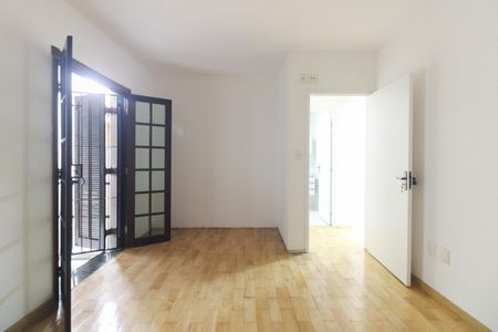 Casa para alugar com 350m², 3 quartos e 4 vagas Casa para alugar com 350m², 3 quartos e 4 vagasQuarto 2