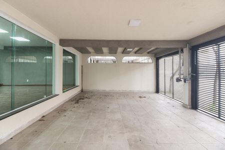 Casa para alugar com 350m², 3 quartos e 4 vagas Casa para alugar com 350m², 3 quartos e 4 vagasGaragem