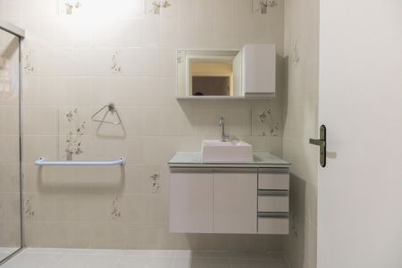 Casa para alugar com 350m², 3 quartos e 4 vagas Casa para alugar com 350m², 3 quartos e 4 vagasBanheiro Social