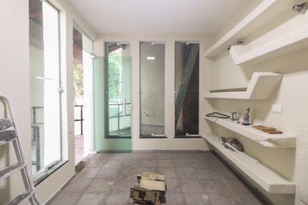 Casa para alugar com 350m², 3 quartos e 4 vagas Casa para alugar com 350m², 3 quartos e 4 vagasQuarto 2 - Varanda
