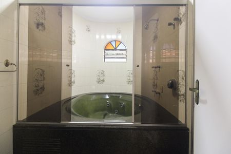 Casa para alugar com 350m², 3 quartos e 4 vagas Casa para alugar com 350m², 3 quartos e 4 vagasBanheiro da Suíte