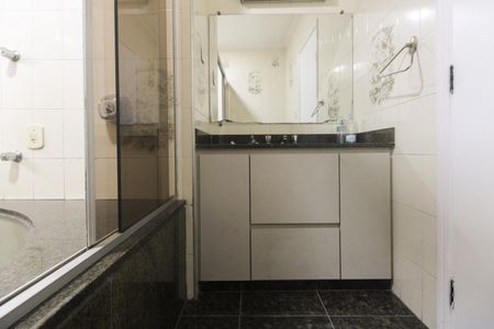 Casa para alugar com 350m², 3 quartos e 4 vagas Casa para alugar com 350m², 3 quartos e 4 vagasBanheiro da Suíte