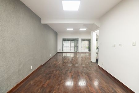 Casa para alugar com 350m², 3 quartos e 4 vagas Casa para alugar com 350m², 3 quartos e 4 vagasSala