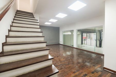 Casa para alugar com 350m², 3 quartos e 4 vagas Casa para alugar com 350m², 3 quartos e 4 vagasSala