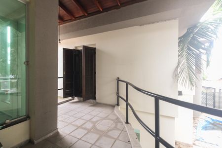 Casa para alugar com 350m², 3 quartos e 4 vagas Casa para alugar com 350m², 3 quartos e 4 vagasQuarto 2 - Varanda