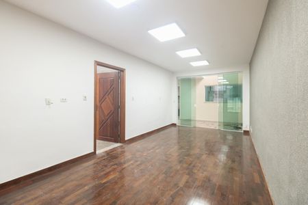 Casa para alugar com 350m², 3 quartos e 4 vagas Casa para alugar com 350m², 3 quartos e 4 vagasSala