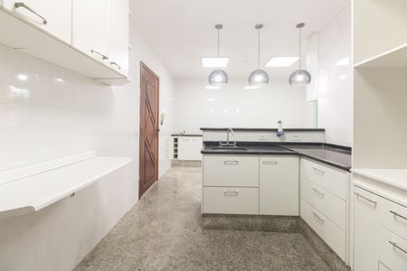 Casa para alugar com 350m², 3 quartos e 4 vagas Casa para alugar com 350m², 3 quartos e 4 vagasCozinha