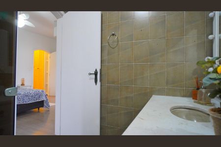 Casa à venda com 546m², 4 quartos e 9 vagas Casa à venda com 546m², 4 quartos e 9 vagasBanheiro suite 2