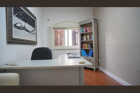 Casa à venda com 546m², 4 quartos e 9 vagas Casa à venda com 546m², 4 quartos e 9 vagasEscritório 1