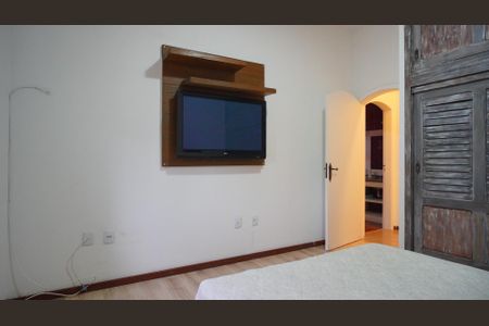 Casa à venda com 546m², 4 quartos e 9 vagas Casa à venda com 546m², 4 quartos e 9 vagasQuarto 4