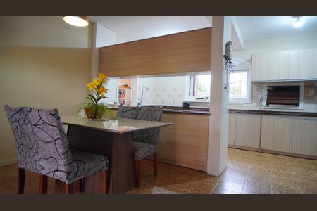 Casa à venda com 546m², 4 quartos e 9 vagas Casa à venda com 546m², 4 quartos e 9 vagasCozinha