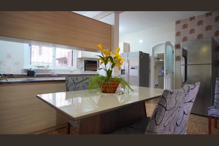 Casa à venda com 546m², 4 quartos e 9 vagas Casa à venda com 546m², 4 quartos e 9 vagasCozinha