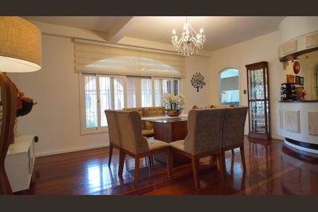 Casa à venda com 546m², 4 quartos e 9 vagas Casa à venda com 546m², 4 quartos e 9 vagasSala jantar