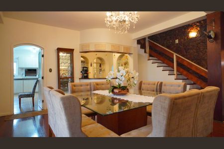 Casa à venda com 546m², 4 quartos e 9 vagas Casa à venda com 546m², 4 quartos e 9 vagasSala de Jantar