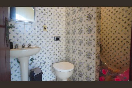 Casa à venda com 546m², 4 quartos e 9 vagas Casa à venda com 546m², 4 quartos e 9 vagasBanheiro piscina