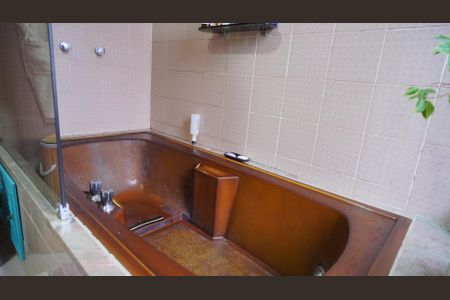 Casa à venda com 546m², 4 quartos e 9 vagas Casa à venda com 546m², 4 quartos e 9 vagasBanheira