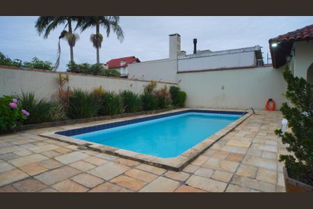 Casa à venda com 546m², 4 quartos e 9 vagas Casa à venda com 546m², 4 quartos e 9 vagasPiscina