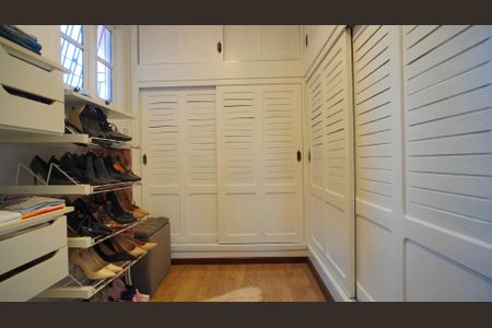 Casa à venda com 546m², 4 quartos e 9 vagas Casa à venda com 546m², 4 quartos e 9 vagasCloset suite 1