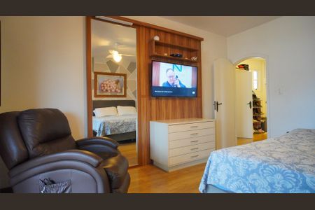 Casa à venda com 546m², 4 quartos e 9 vagas Casa à venda com 546m², 4 quartos e 9 vagasSuite 1