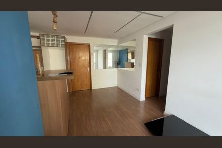 Sala de apartamento para alugar com 2 quartos, 75m² em Jardim Marilu, Cotia