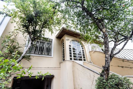 Casa para alugar com 180m², 3 quartos e 2 vagas Casa para alugar com 180m², 3 quartos e 2 vagasFachada