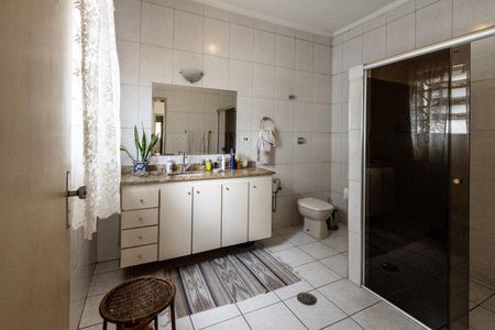 Casa para alugar com 180m², 3 quartos e 2 vagas Casa para alugar com 180m², 3 quartos e 2 vagasBanheiro da Suíte