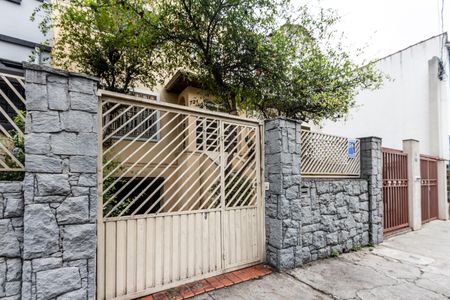 Casa para alugar com 180m², 3 quartos e 2 vagas Casa para alugar com 180m², 3 quartos e 2 vagasFachada