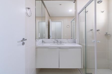 Apartamento à venda com 74m², 2 quartos e 2 vagasBanheiro da Suíte