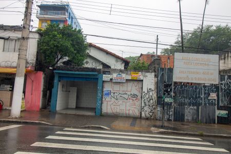 Casa à venda com 300m², 3 quartos e 2 vagas Casa à venda com 300m², 3 quartos e 2 vagasFachada