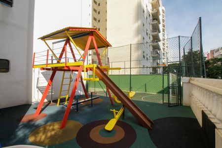 Apartamento à venda com 102m², 3 quartos e 2 vagas Apartamento à venda com 102m², 3 quartos e 2 vagasÁrea Comum - Playground