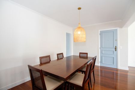 Apartamento à venda com 102m², 3 quartos e 2 vagas Apartamento à venda com 102m², 3 quartos e 2 vagasSala de Jantar
